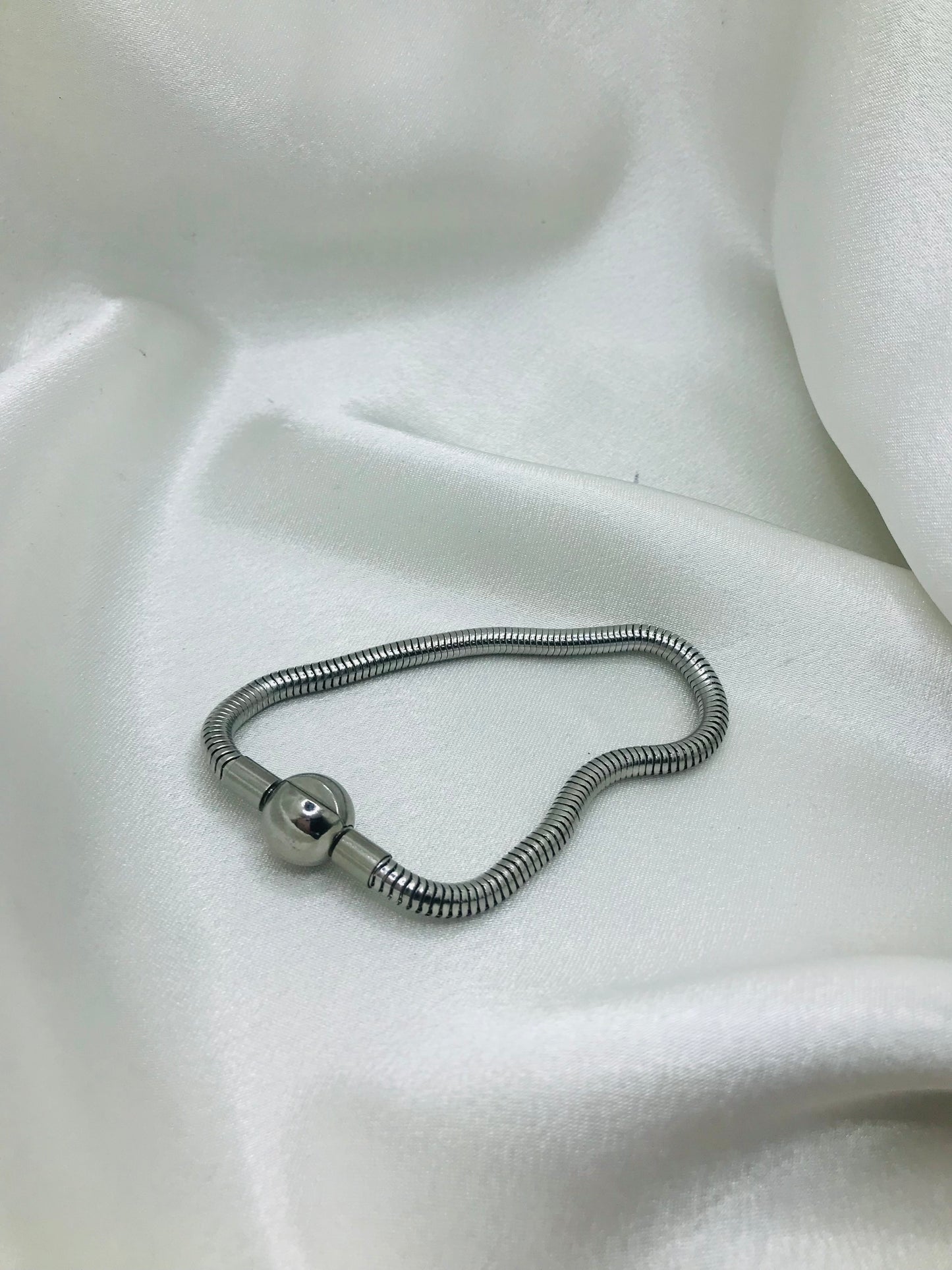 Silver Interlocking Link Bracelet