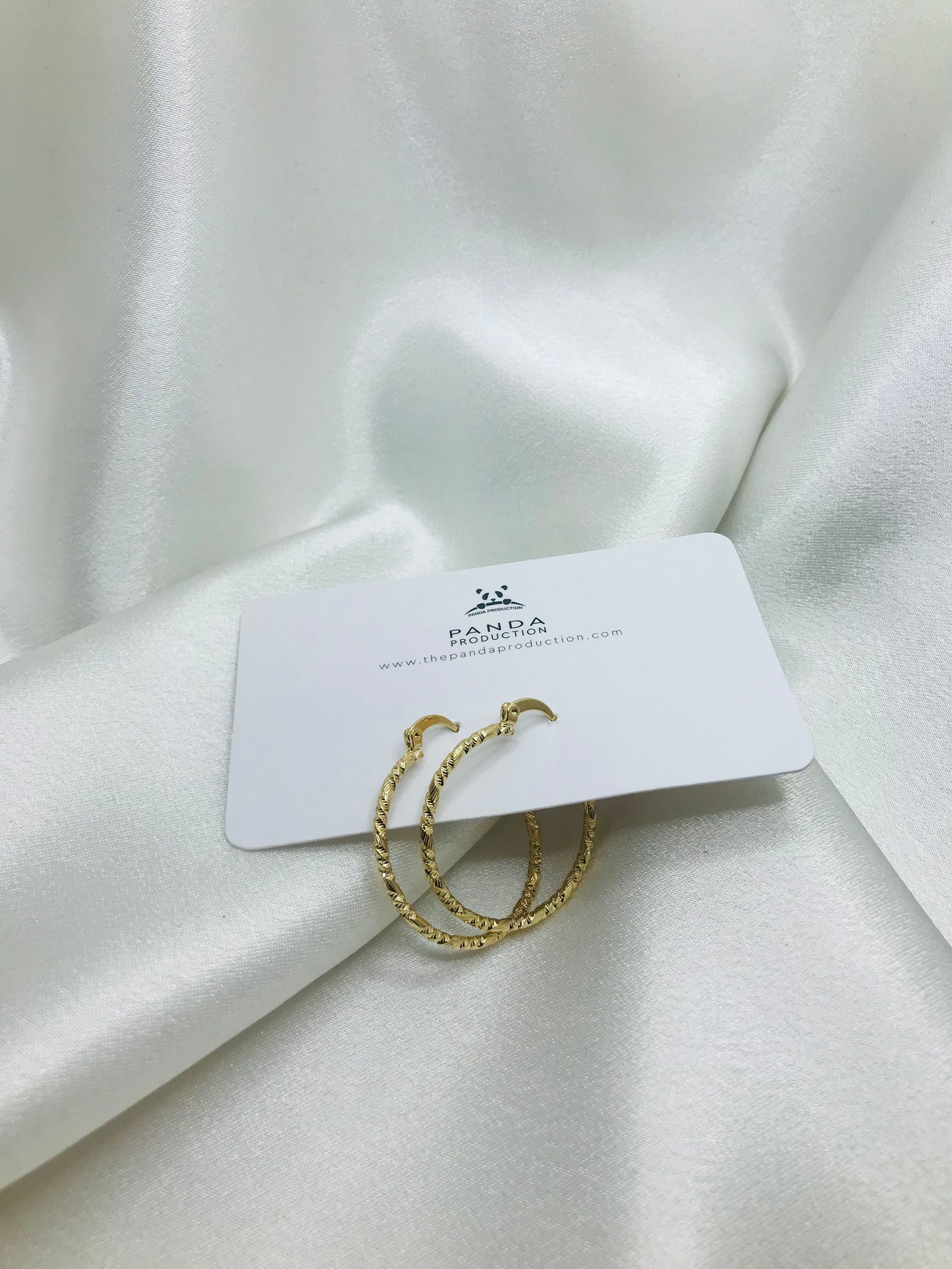 Minimal Twisted Hoop Earrings