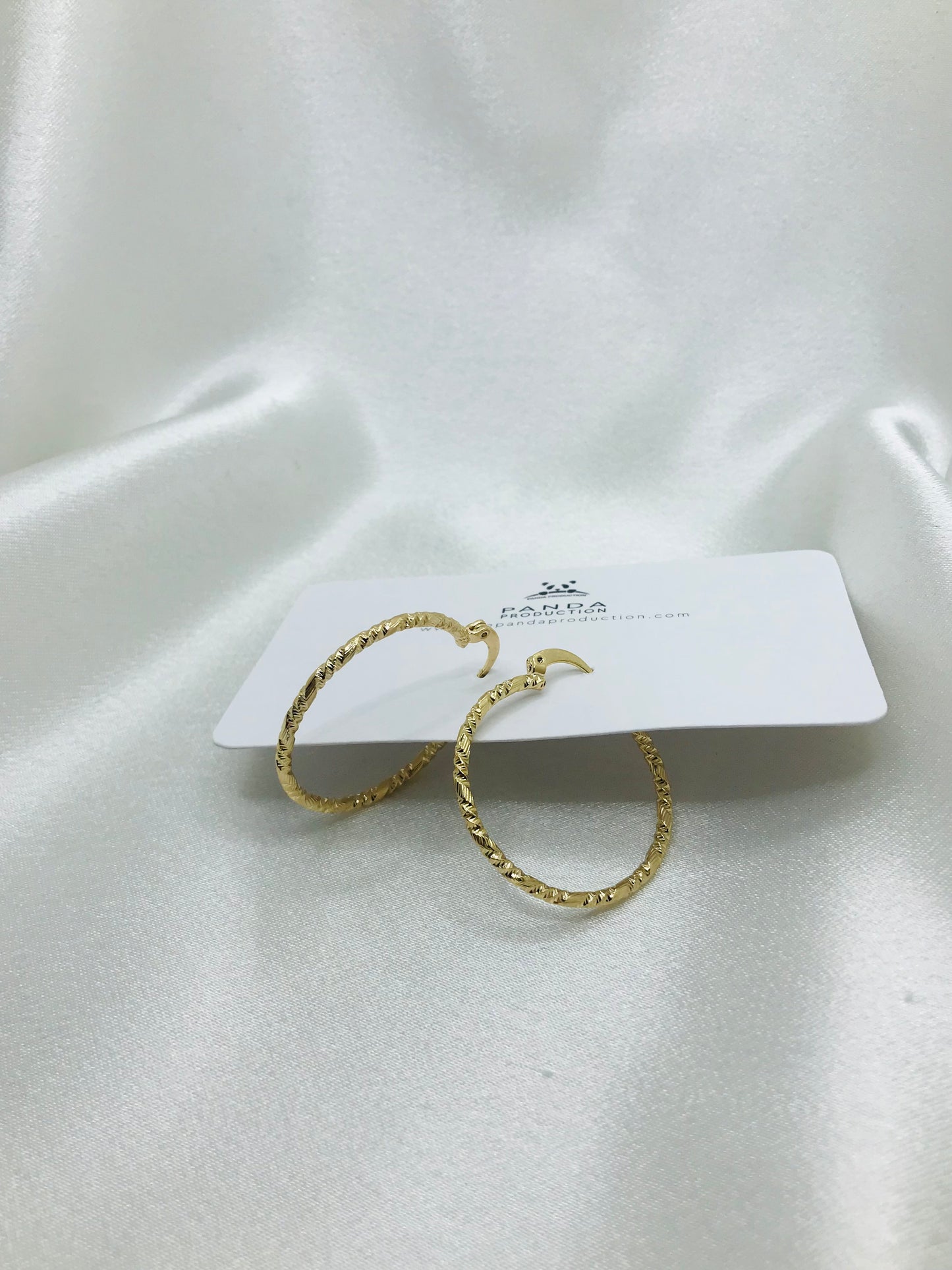 Minimal Twisted Hoop Earrings