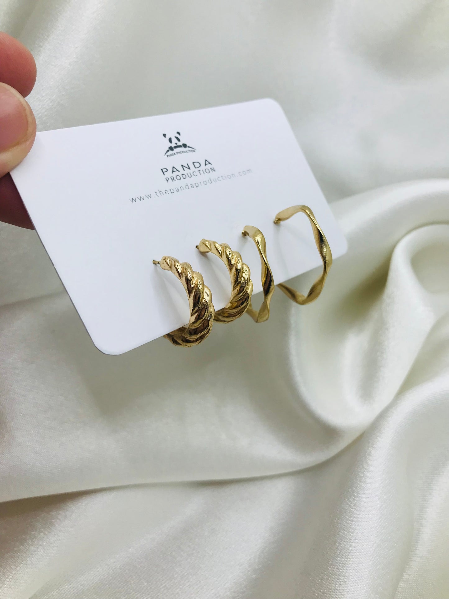 Minimal Gold Hoops Set