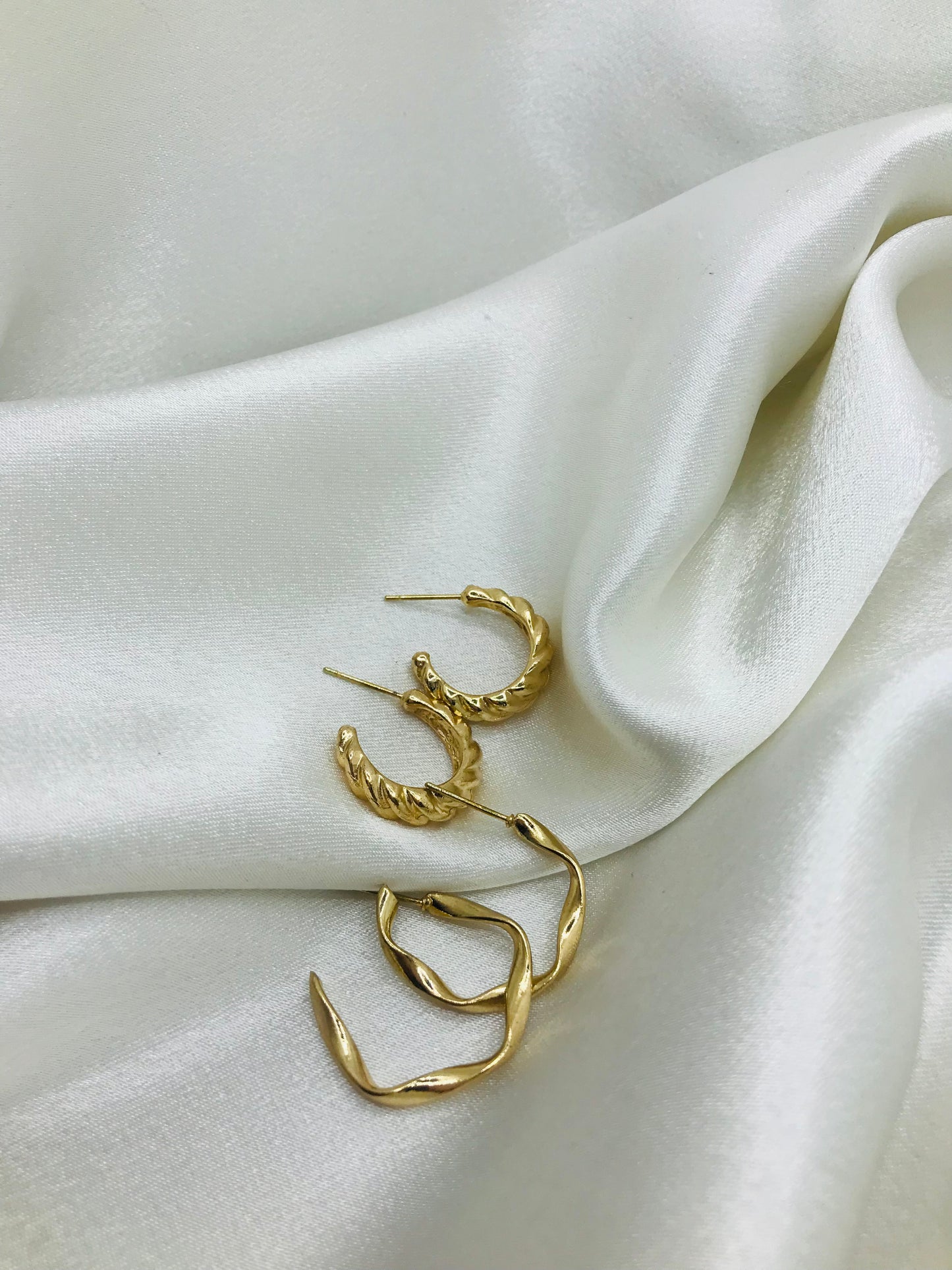 Minimal Gold Hoops Set