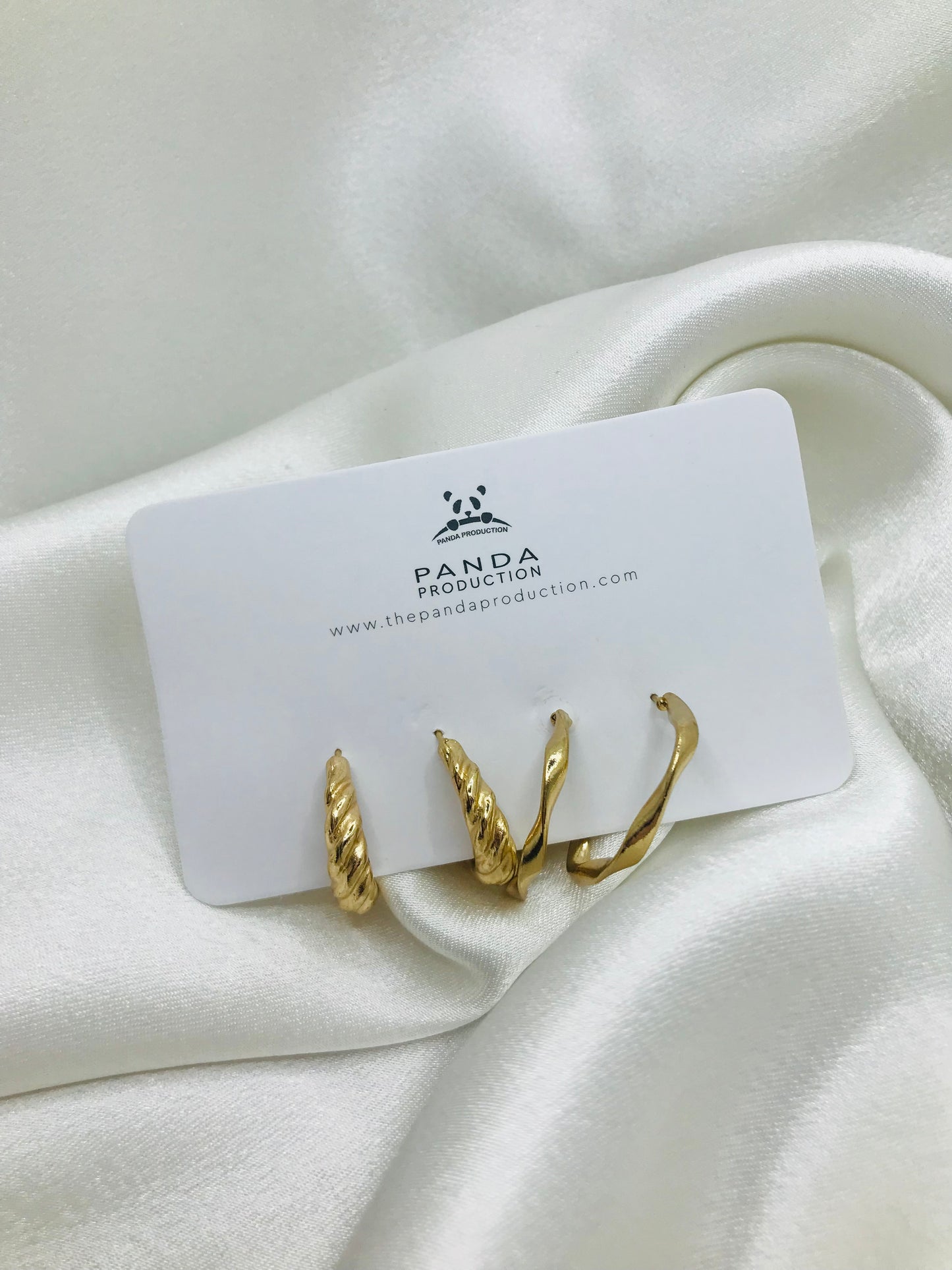 Minimal Gold Hoops Set