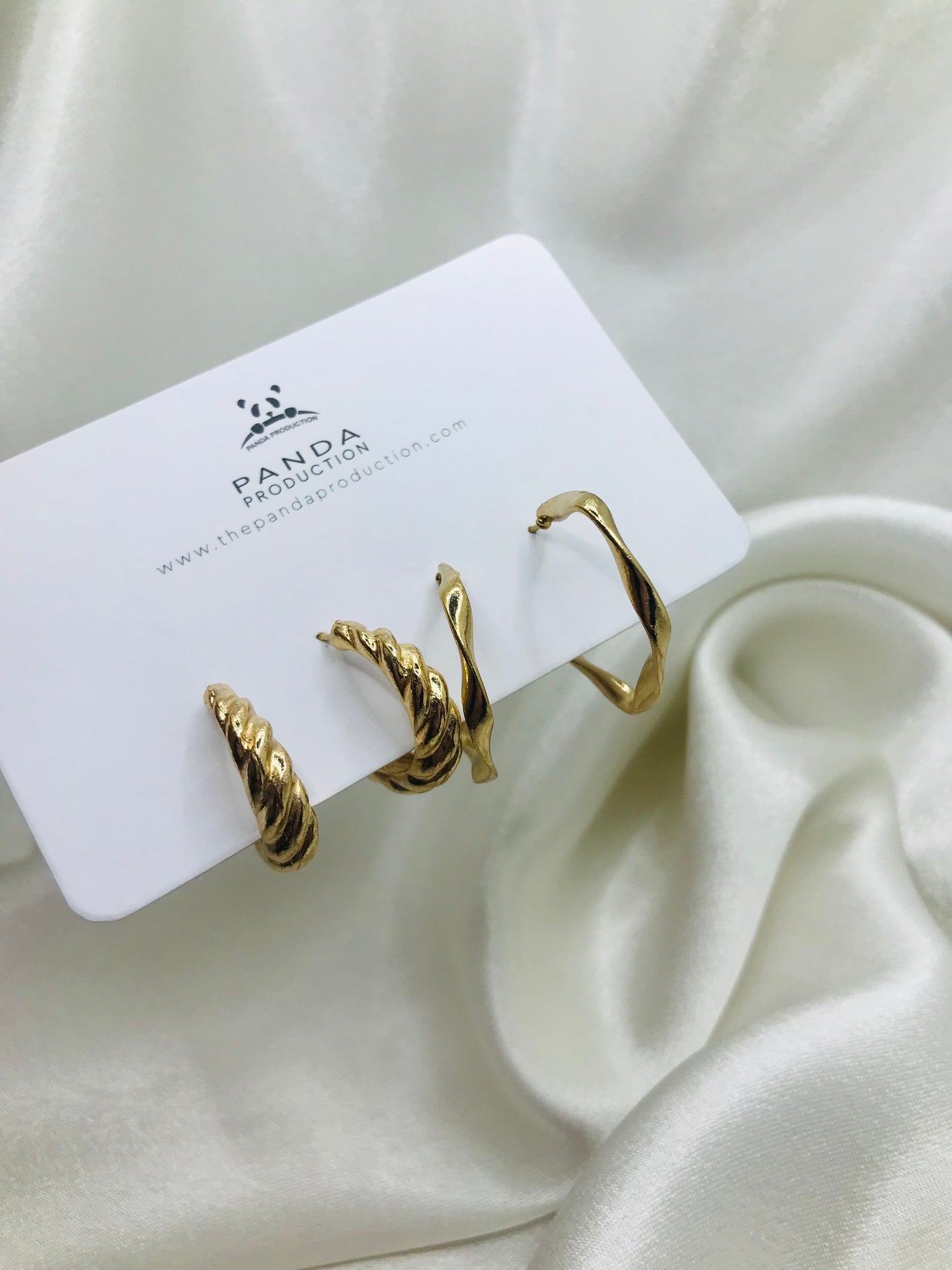 Minimal Gold Hoops Set