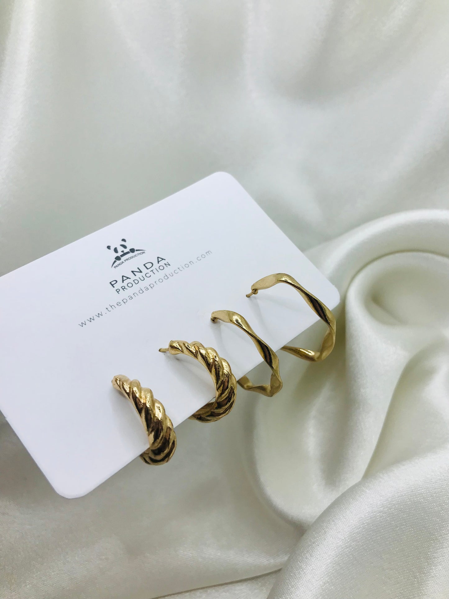 Minimal Gold Hoops Set