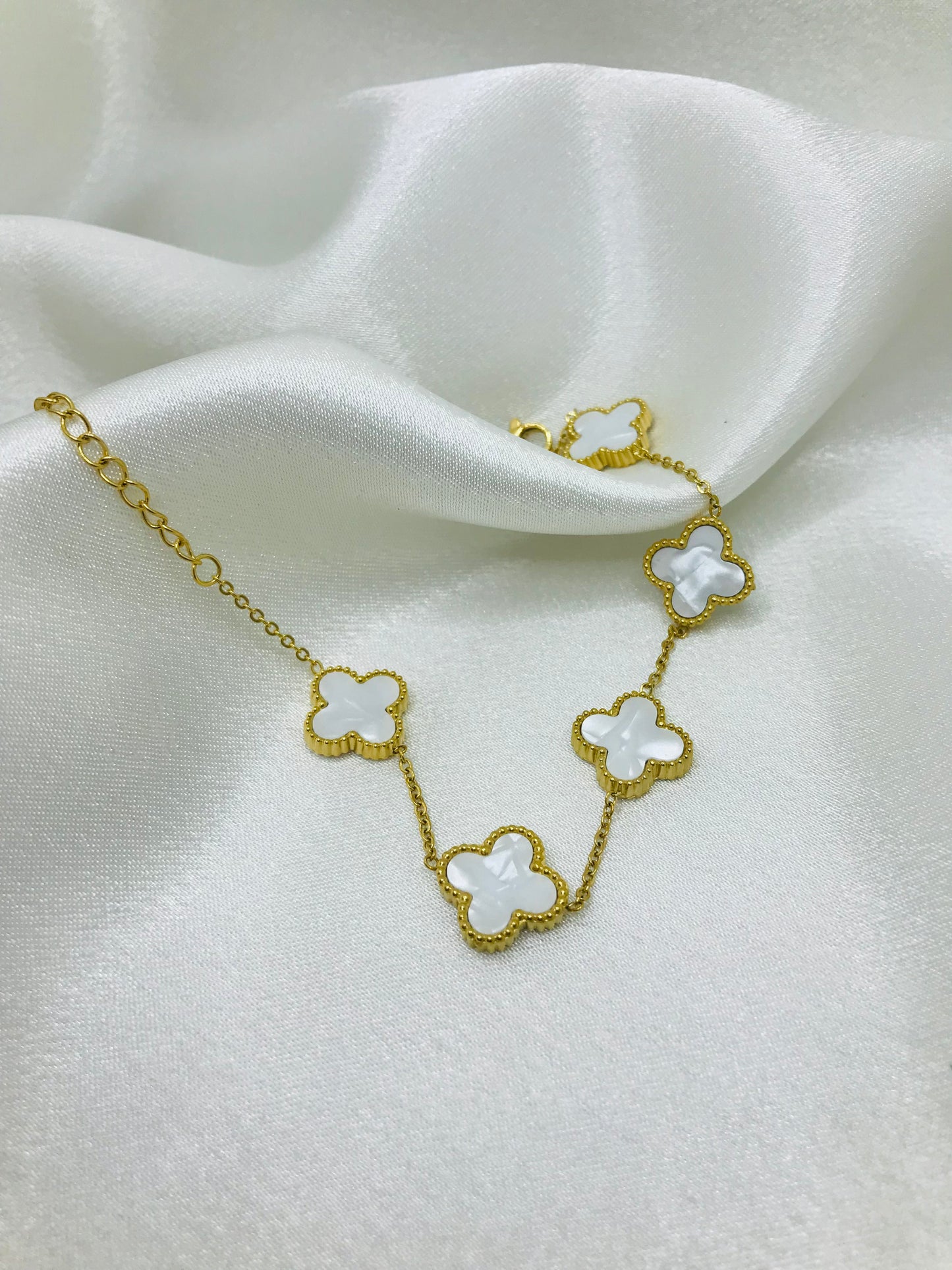 Minimalist Clover bracelet