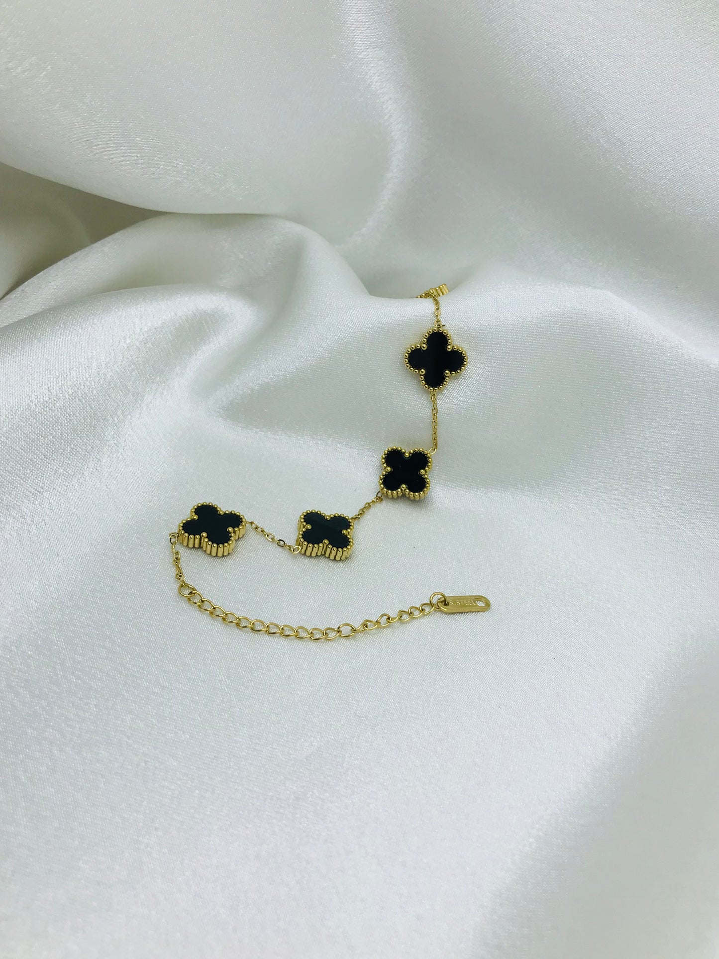 Minimalist Clover bracelet