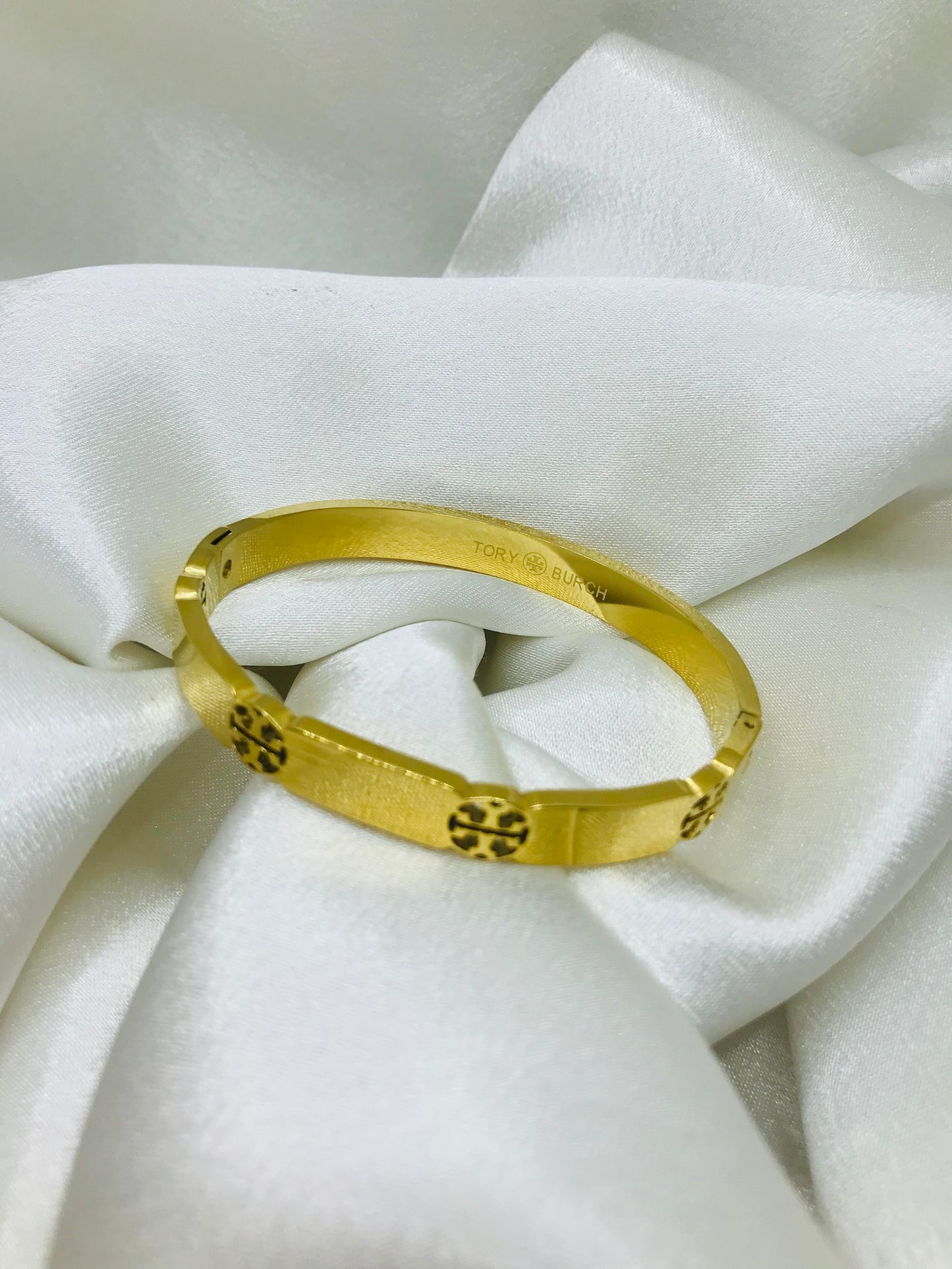 Tory Inspired Gold Facetted Handcuff