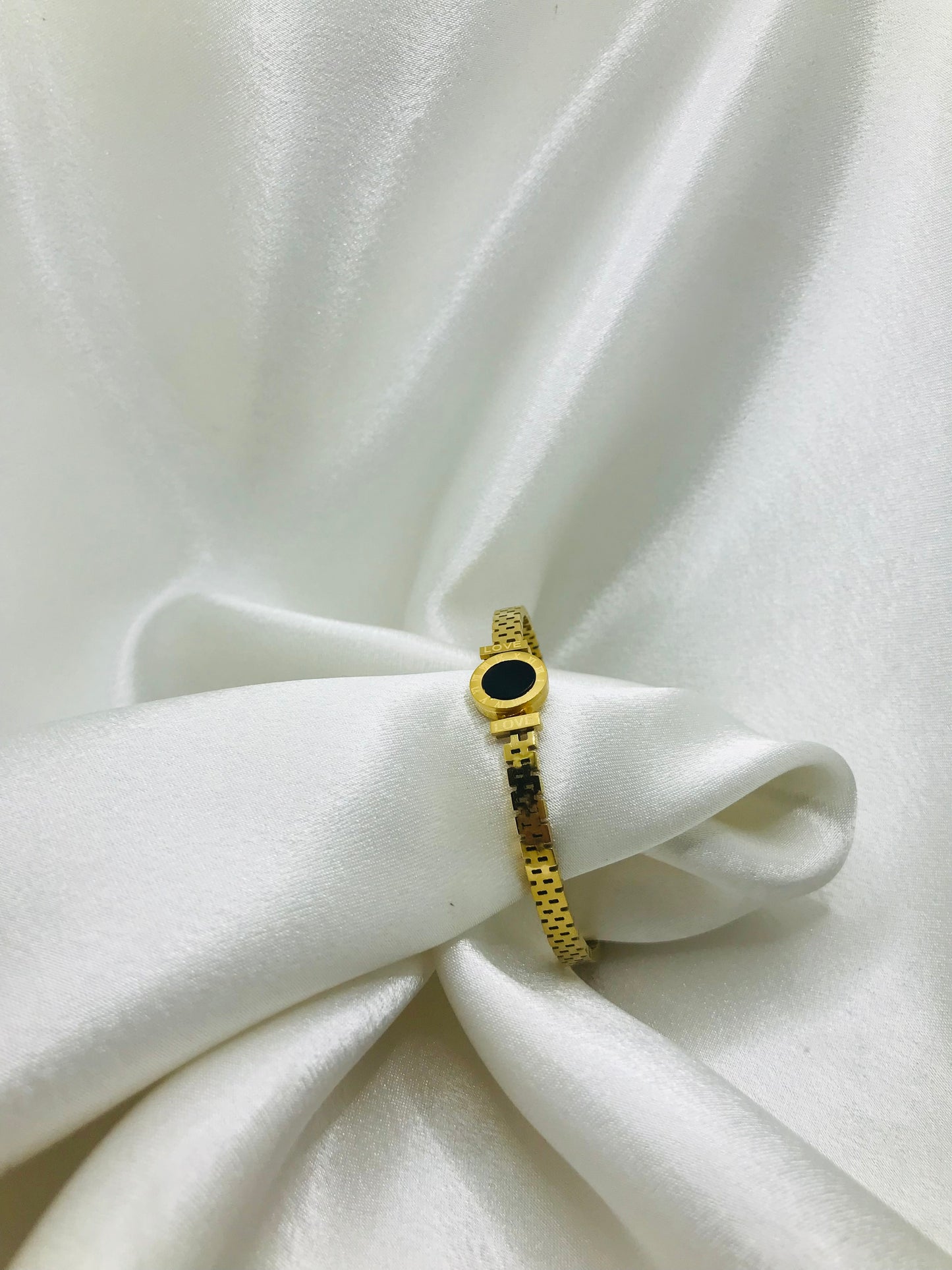 Minimal Gold Love Handcuff