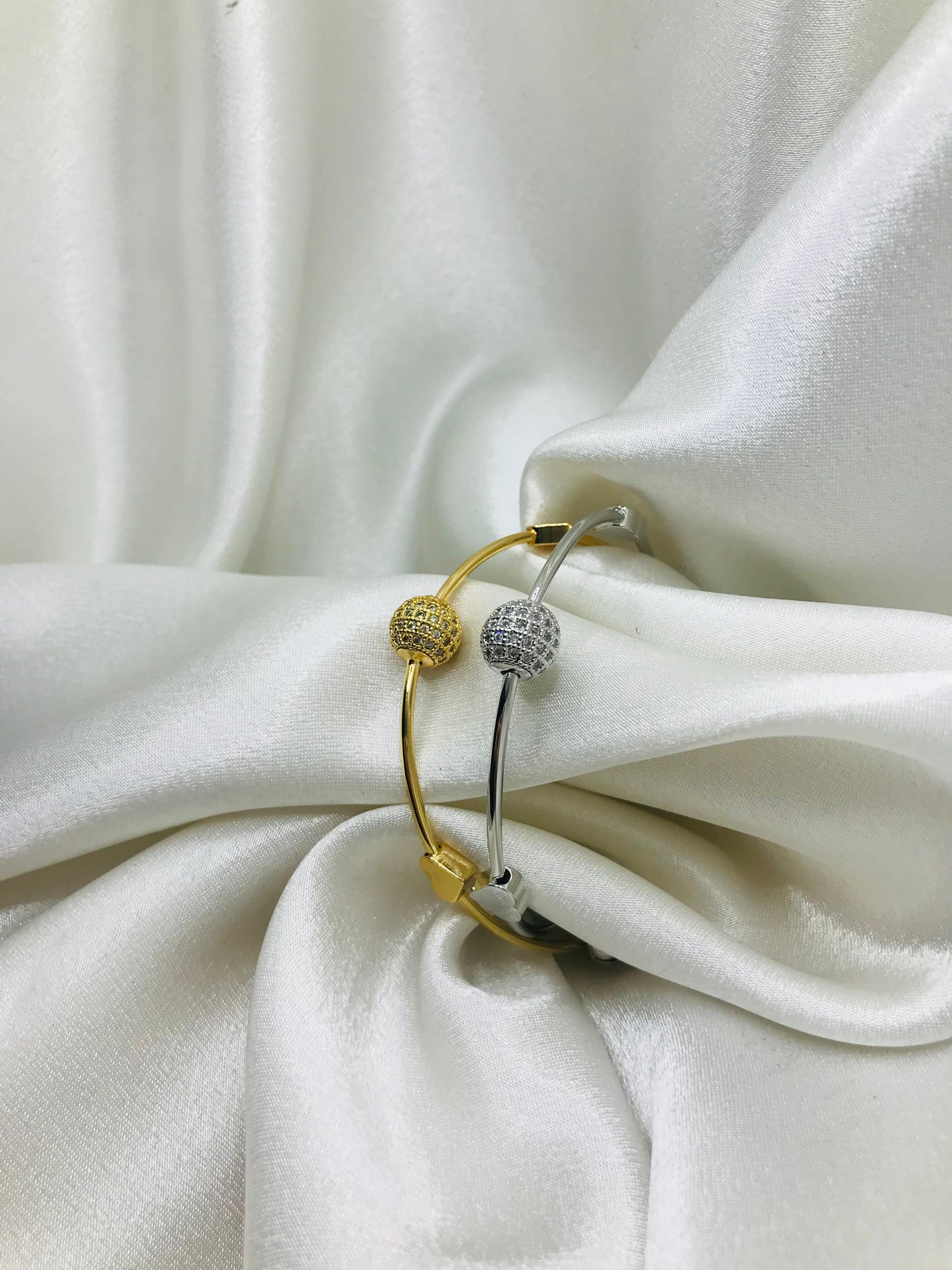 Heart ball Elegant Handcuff