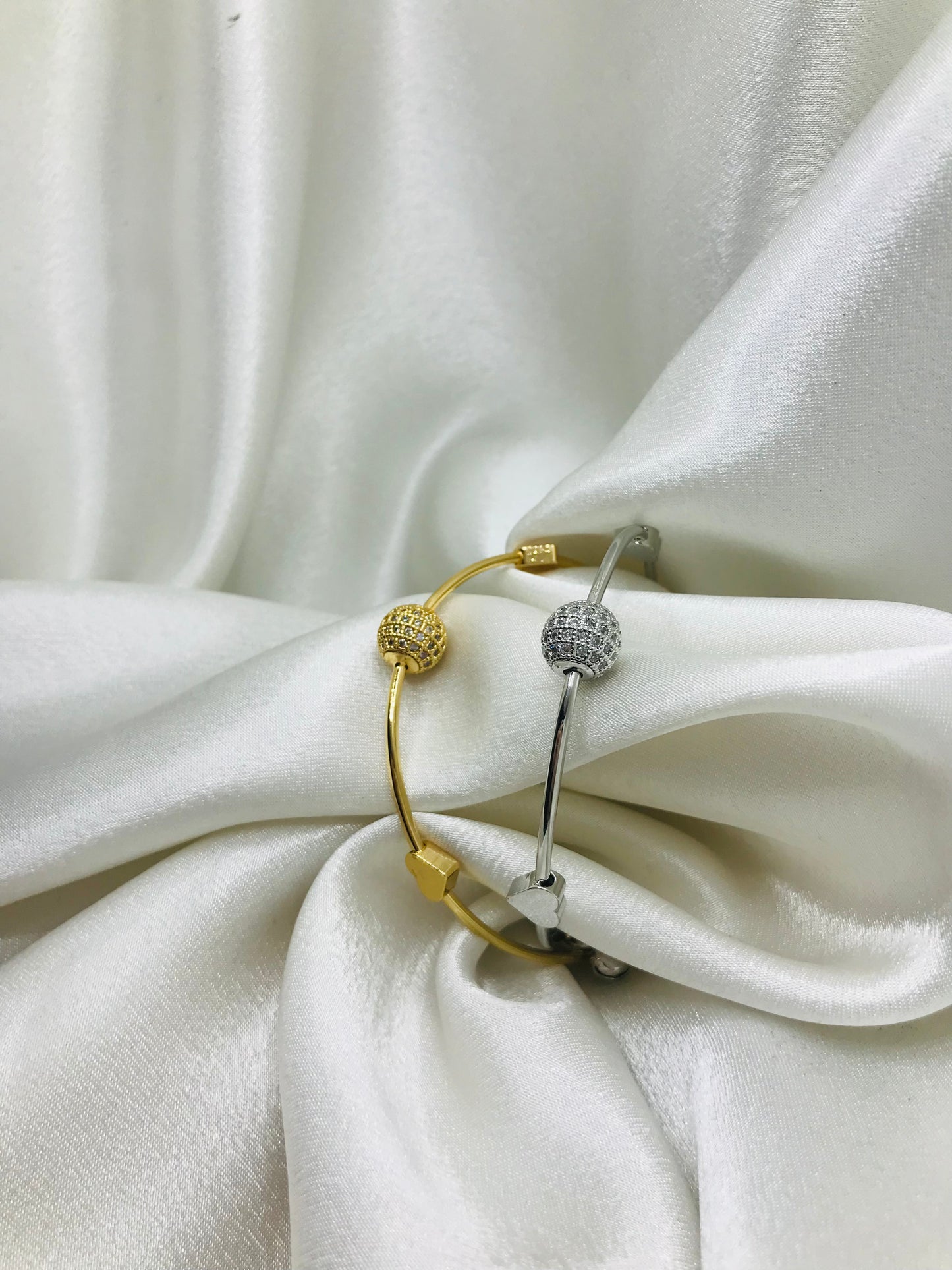 Heart ball Elegant Handcuff
