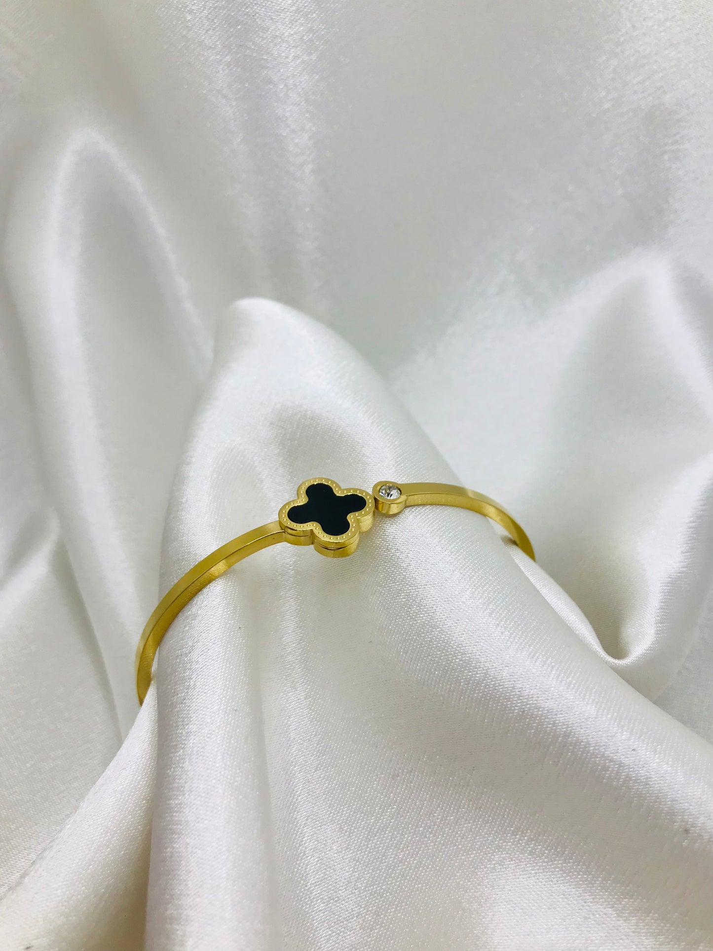 Van Cleef Handcuff Gold