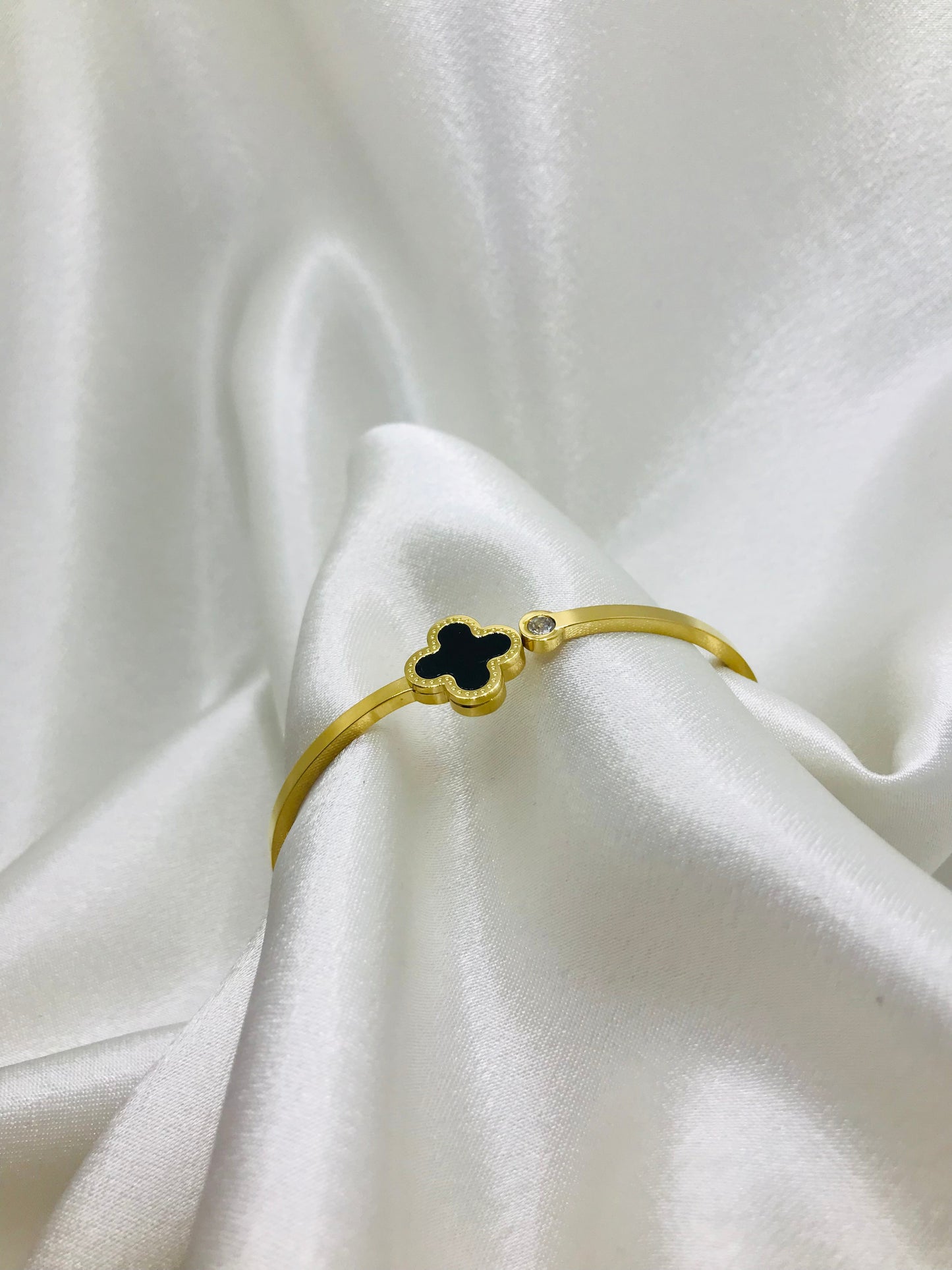 Van Cleef Handcuff Gold
