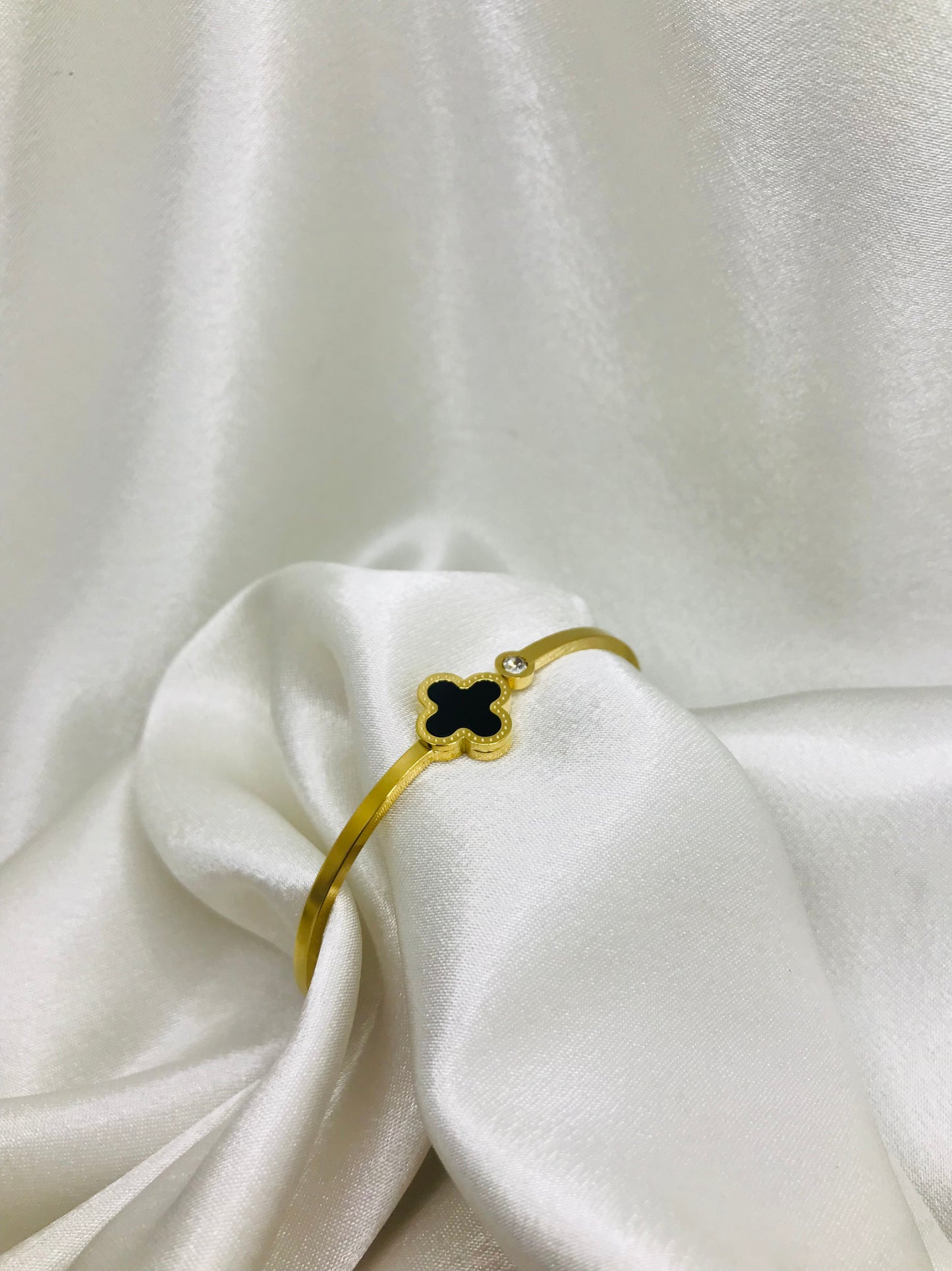 Van Cleef Handcuff Gold