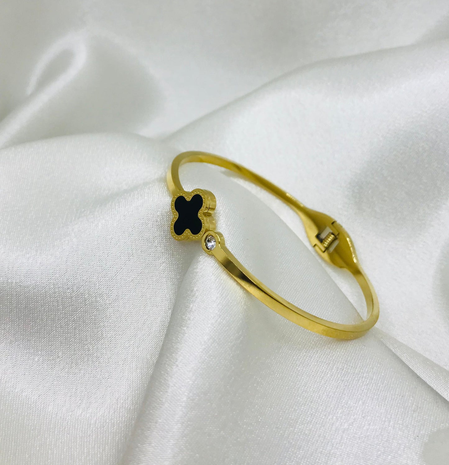 Van Cleef Handcuff Gold