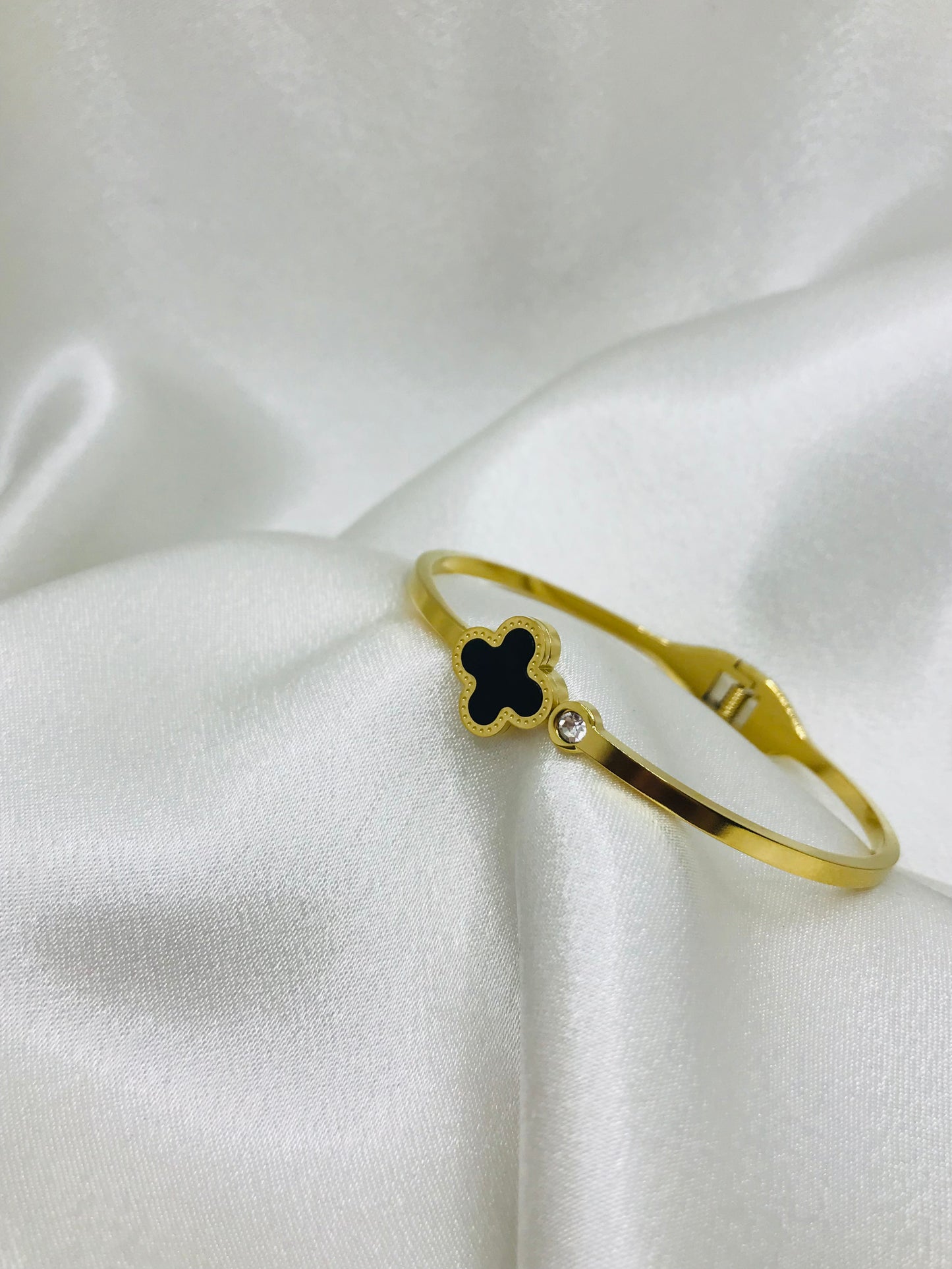 Van Cleef Handcuff Gold