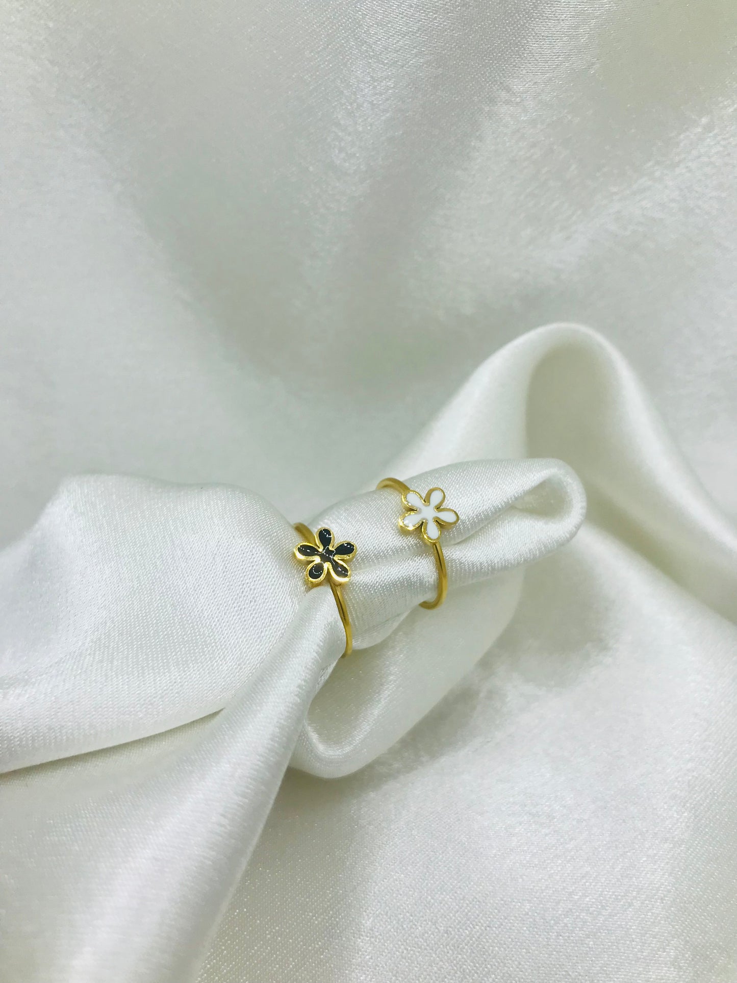 Daisy Flower Minimal Ring