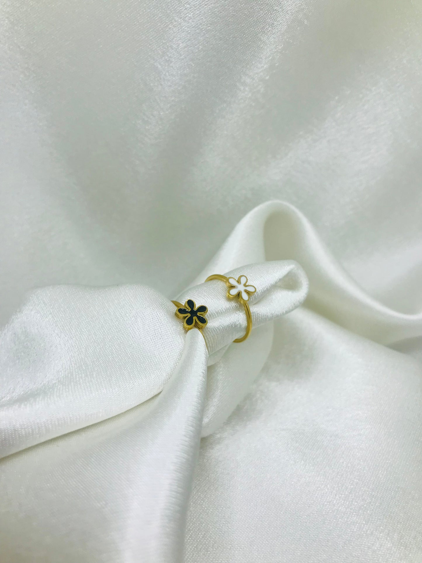 Daisy Flower Minimal Ring
