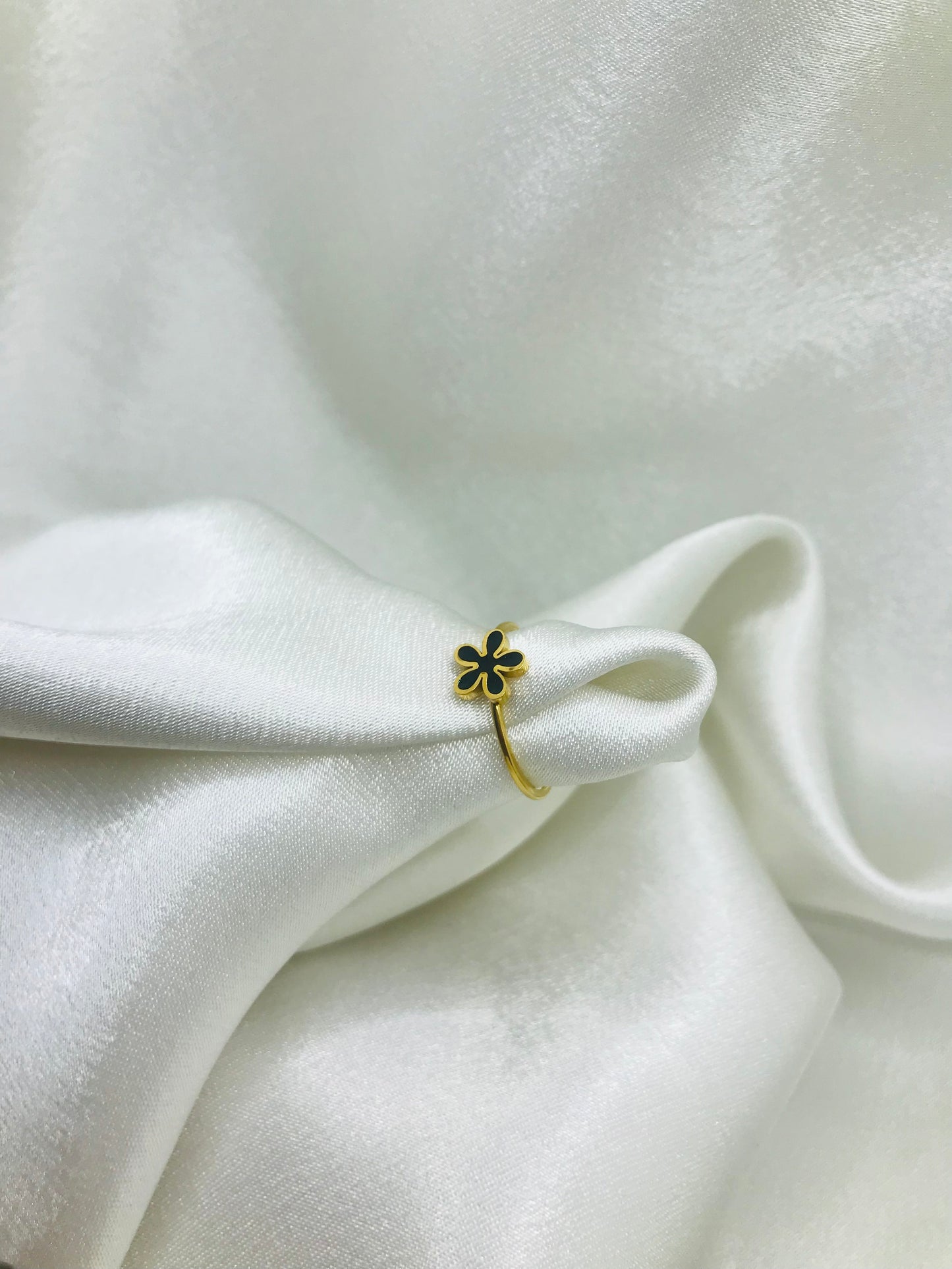 Daisy Flower Minimal Ring