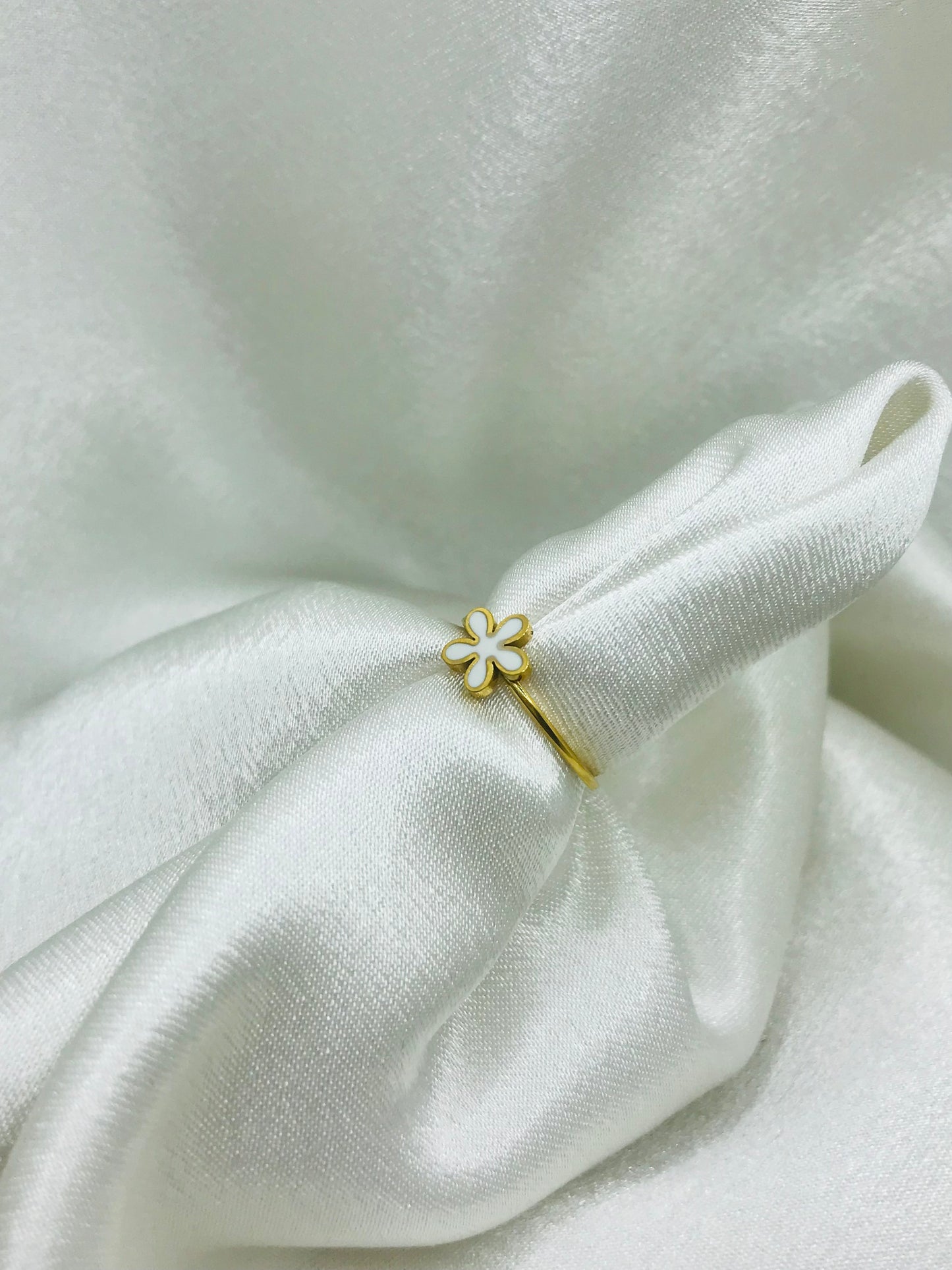 Daisy Flower Minimal Ring