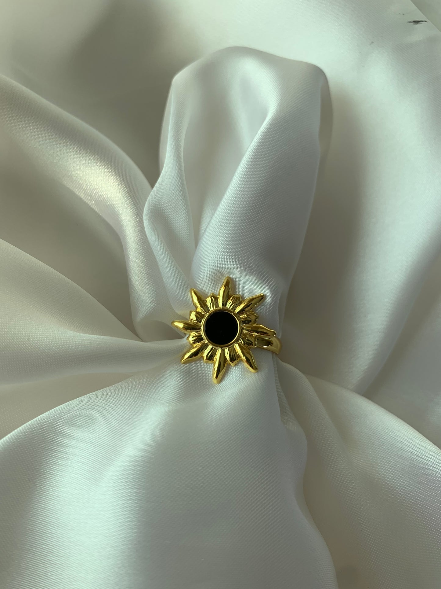Classic Flower Ring