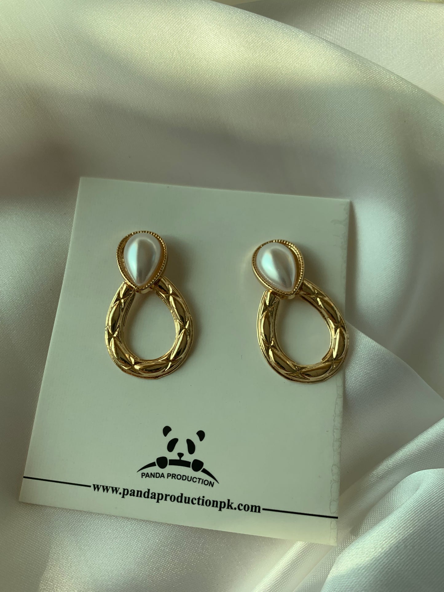 Oval Pearl Earring