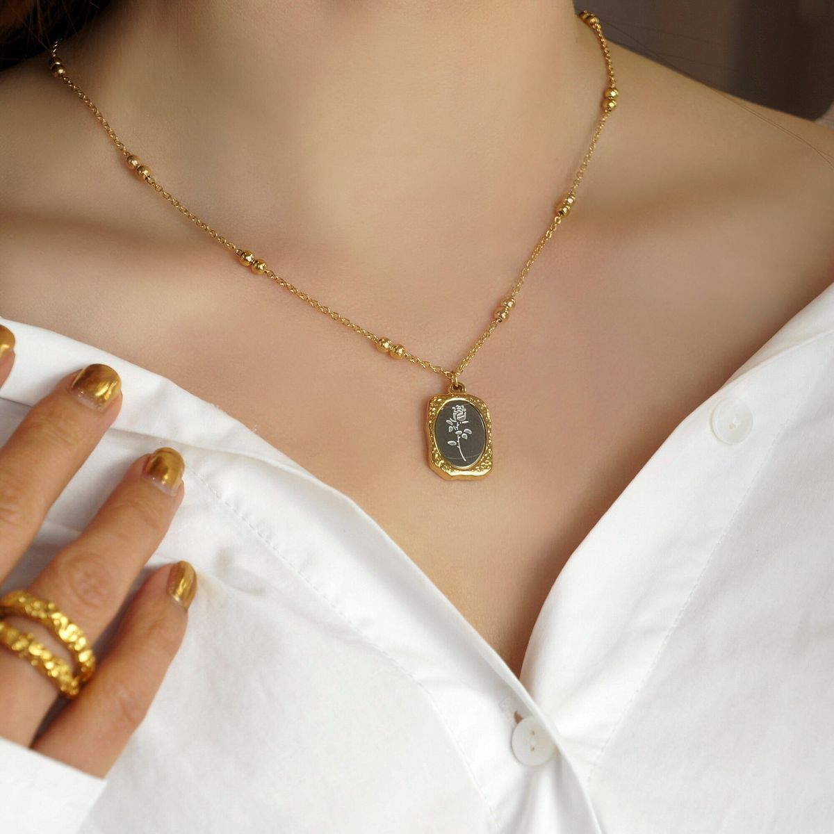 Minimal Flower Gold Pendant