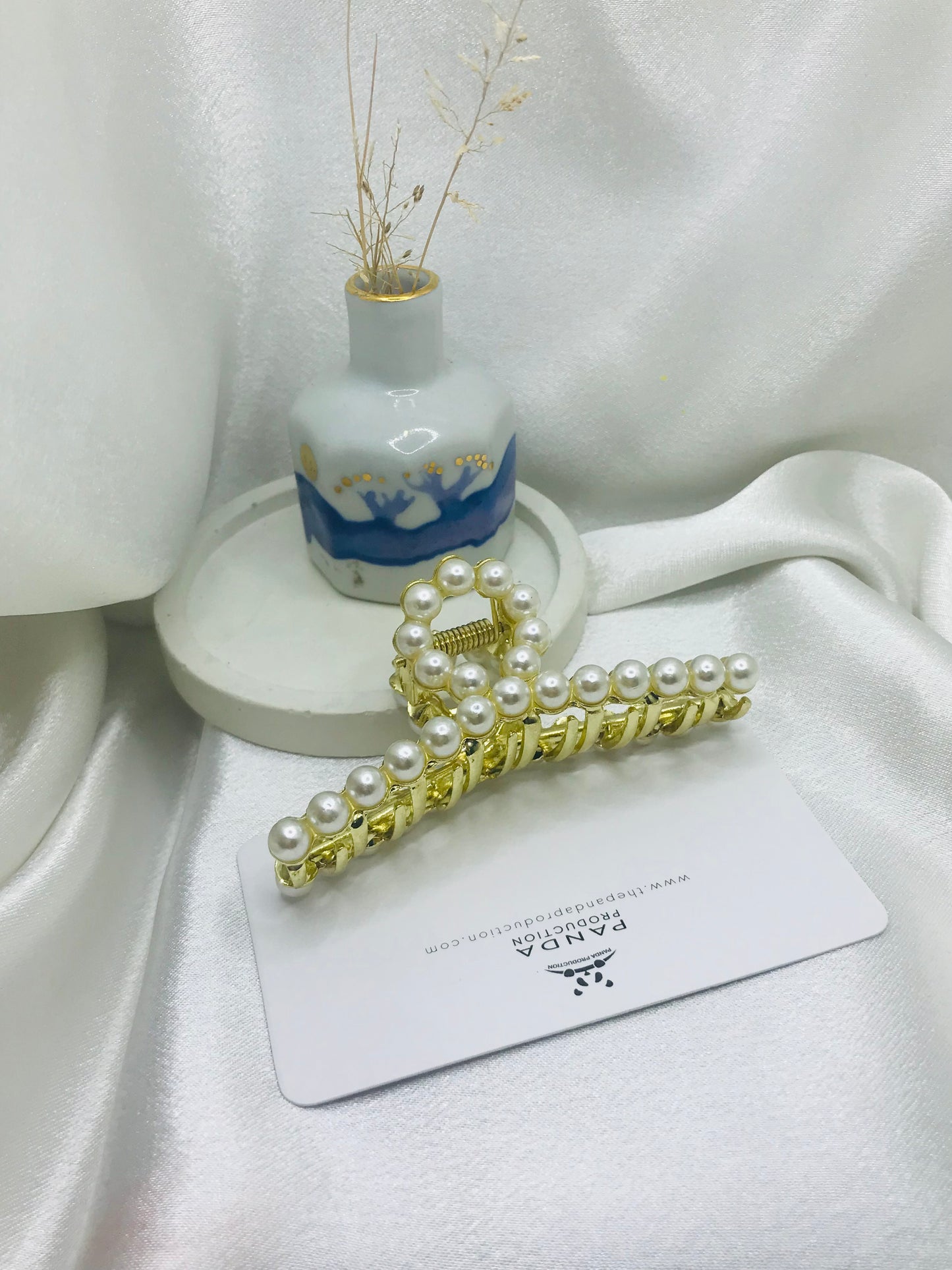 Minimal Pearl Hair Claw