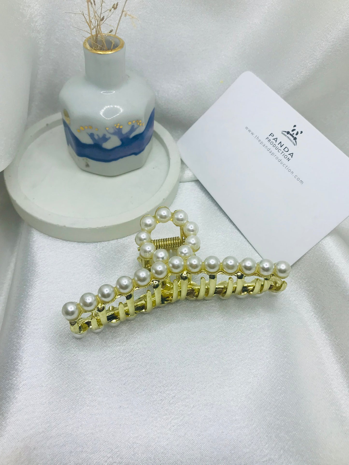 Minimal Pearl Hair Claw