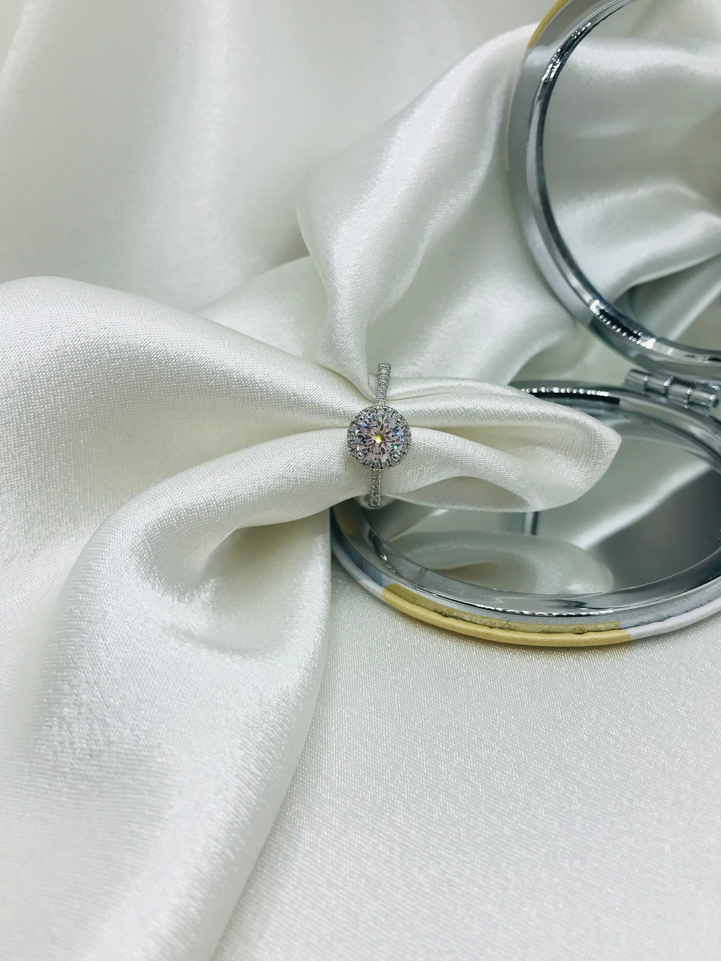 Circlel Diamond Halo Ring