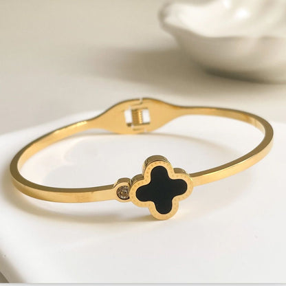 Flat Clover With handcuff