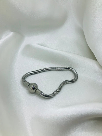 Silver Interlocking Link Bracelet
