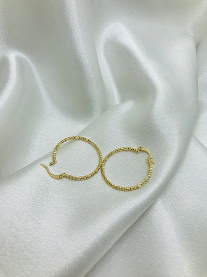 Minimal Twisted Hoop Earrings