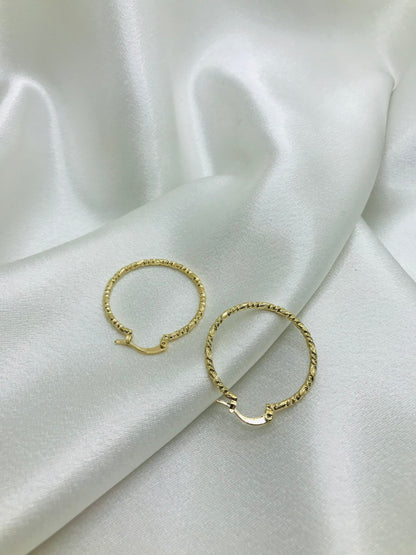 Minimal Twisted Hoop Earrings