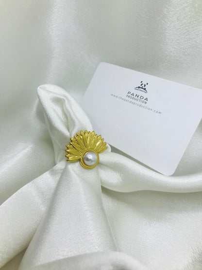 Glossy Fan-shaped Pearl Ring