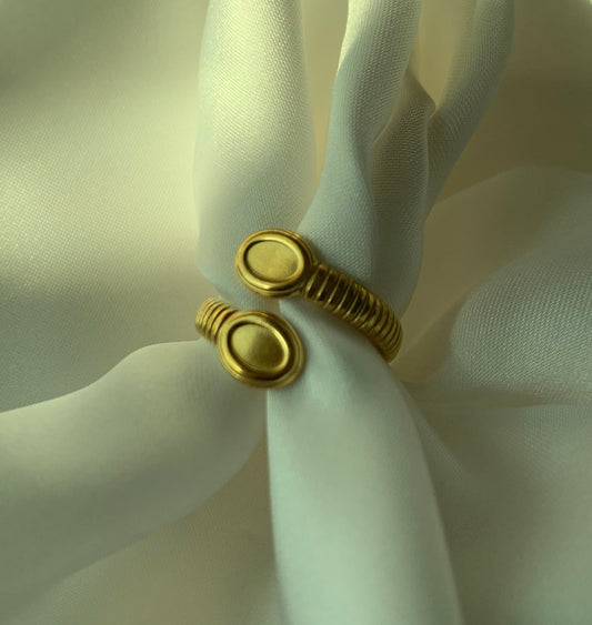 Classic Swirl Ring