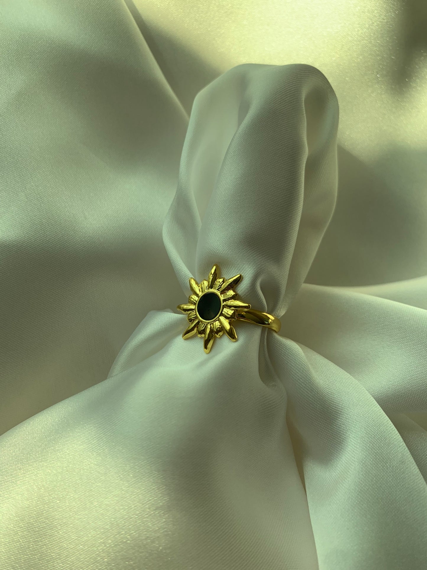 Classic Flower Ring