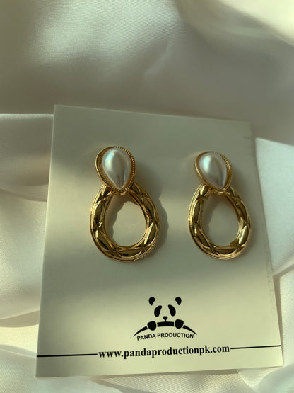 Oval Pearl Earring
