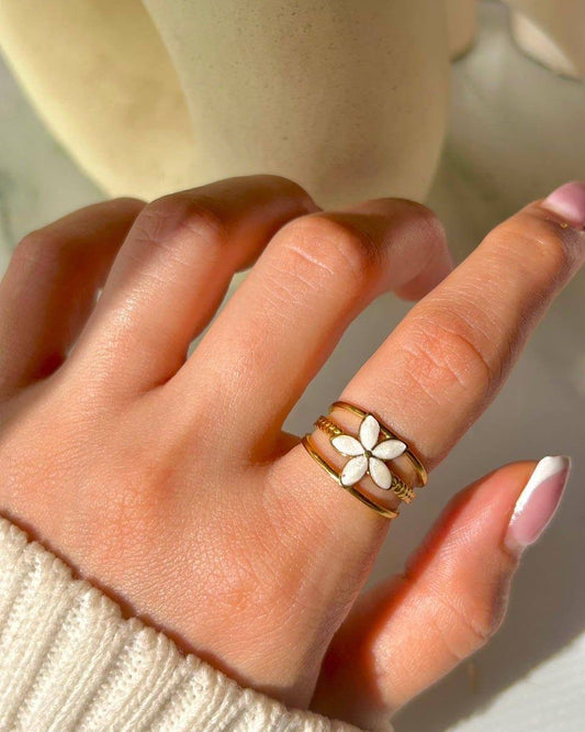 Flower elegant ring