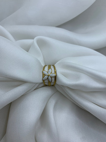 Flower elegant ring
