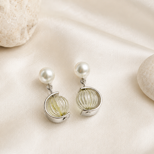 Mini Pearl Earring