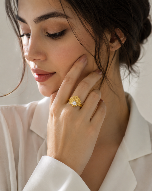 Glossy Fan-shaped Pearl Ring