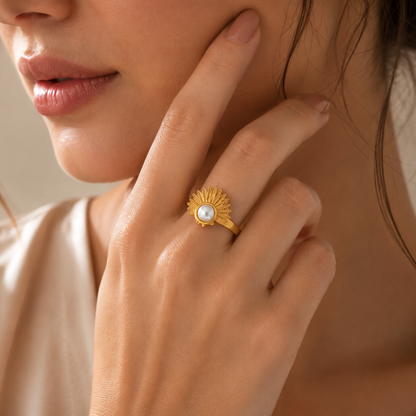 Glossy Fan-shaped Pearl Ring