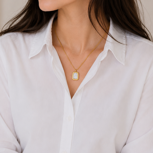 Luna Pearl Pendant Necklace