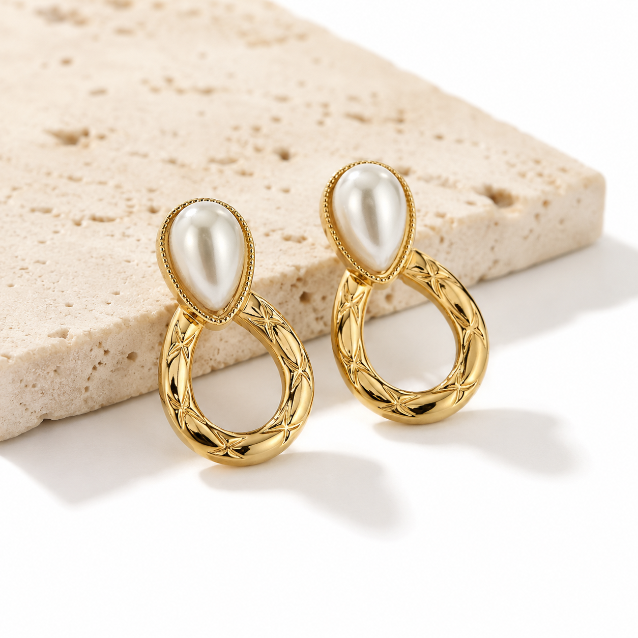 Oval Pearl Earring