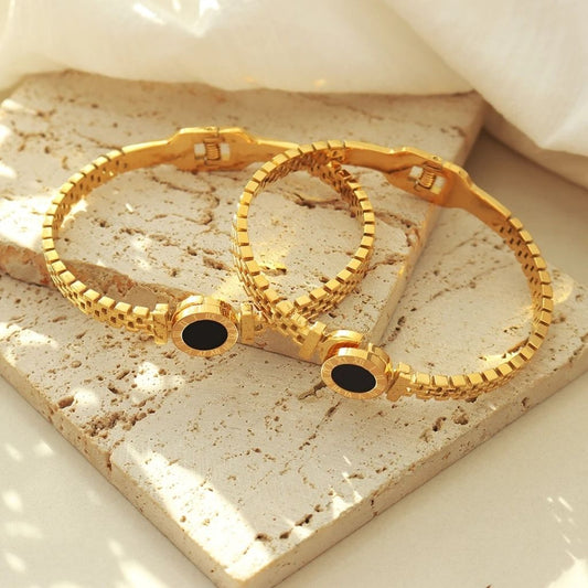 Minimal Gold Love Handcuff